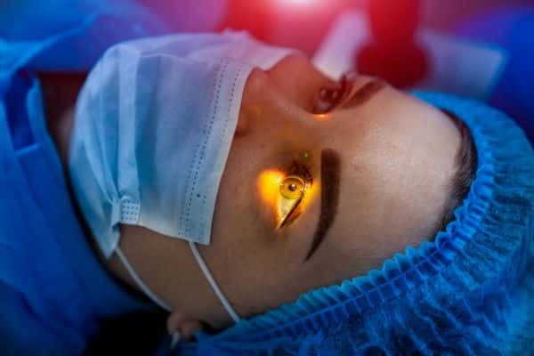 Cirurgia ocular e os cuidados pós-operatórios.